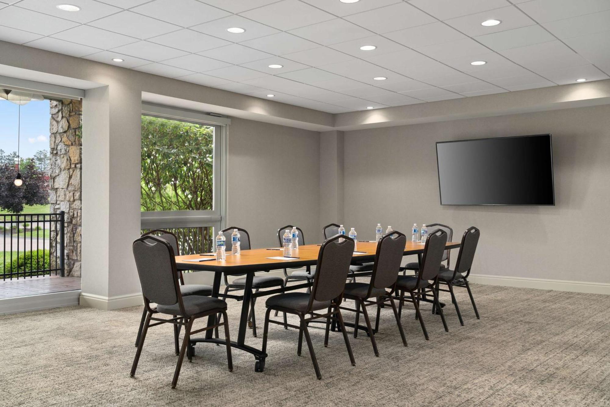 Hotel Doubletree By Hilton Pittsburgh Airport à Moon Township Extérieur photo