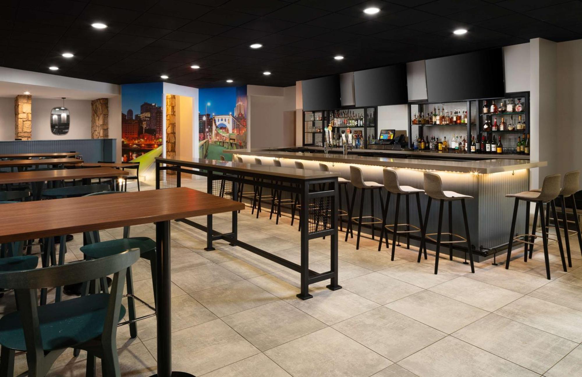 Hotel Doubletree By Hilton Pittsburgh Airport à Moon Township Extérieur photo
