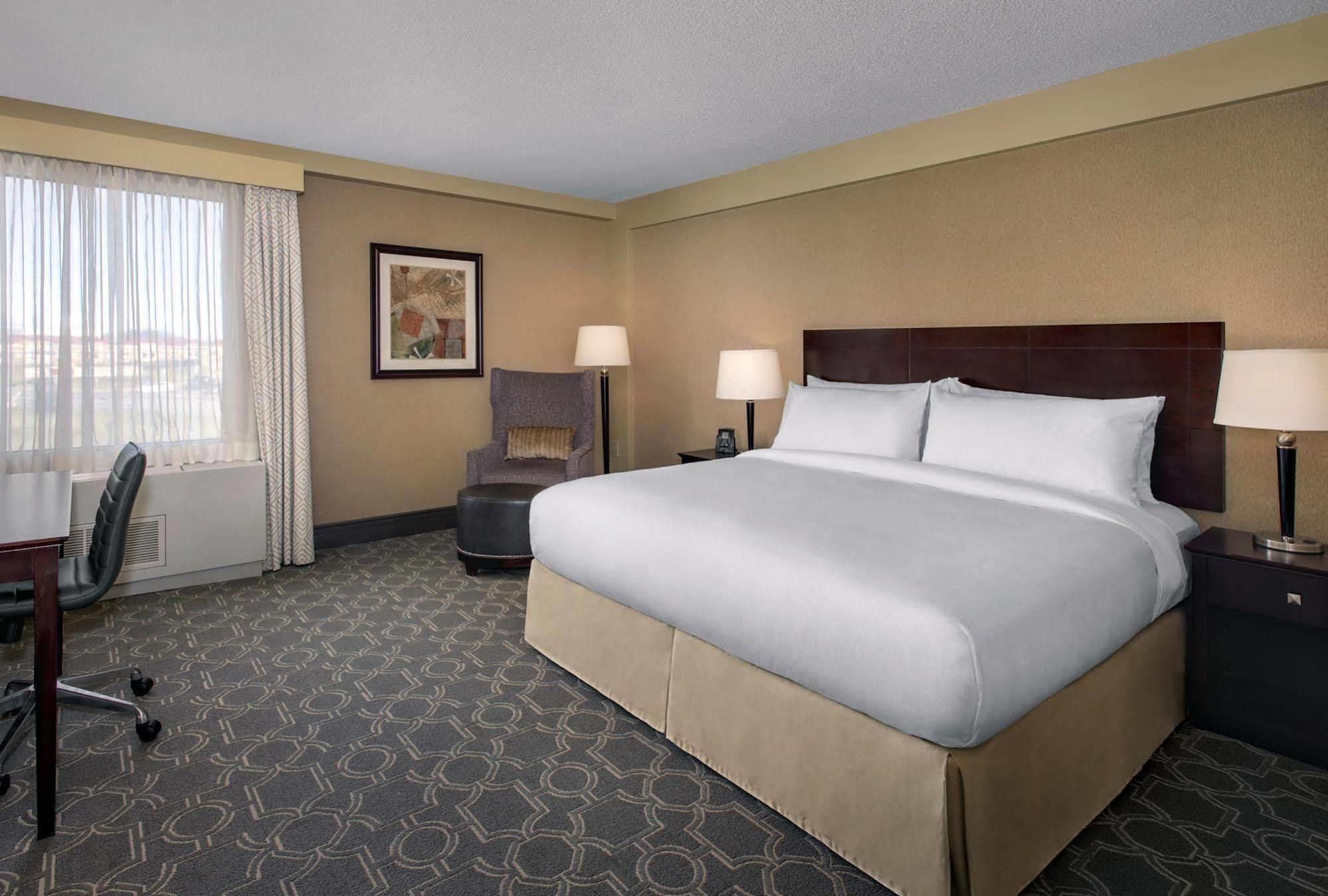 Hotel Doubletree By Hilton Pittsburgh Airport à Moon Township Extérieur photo