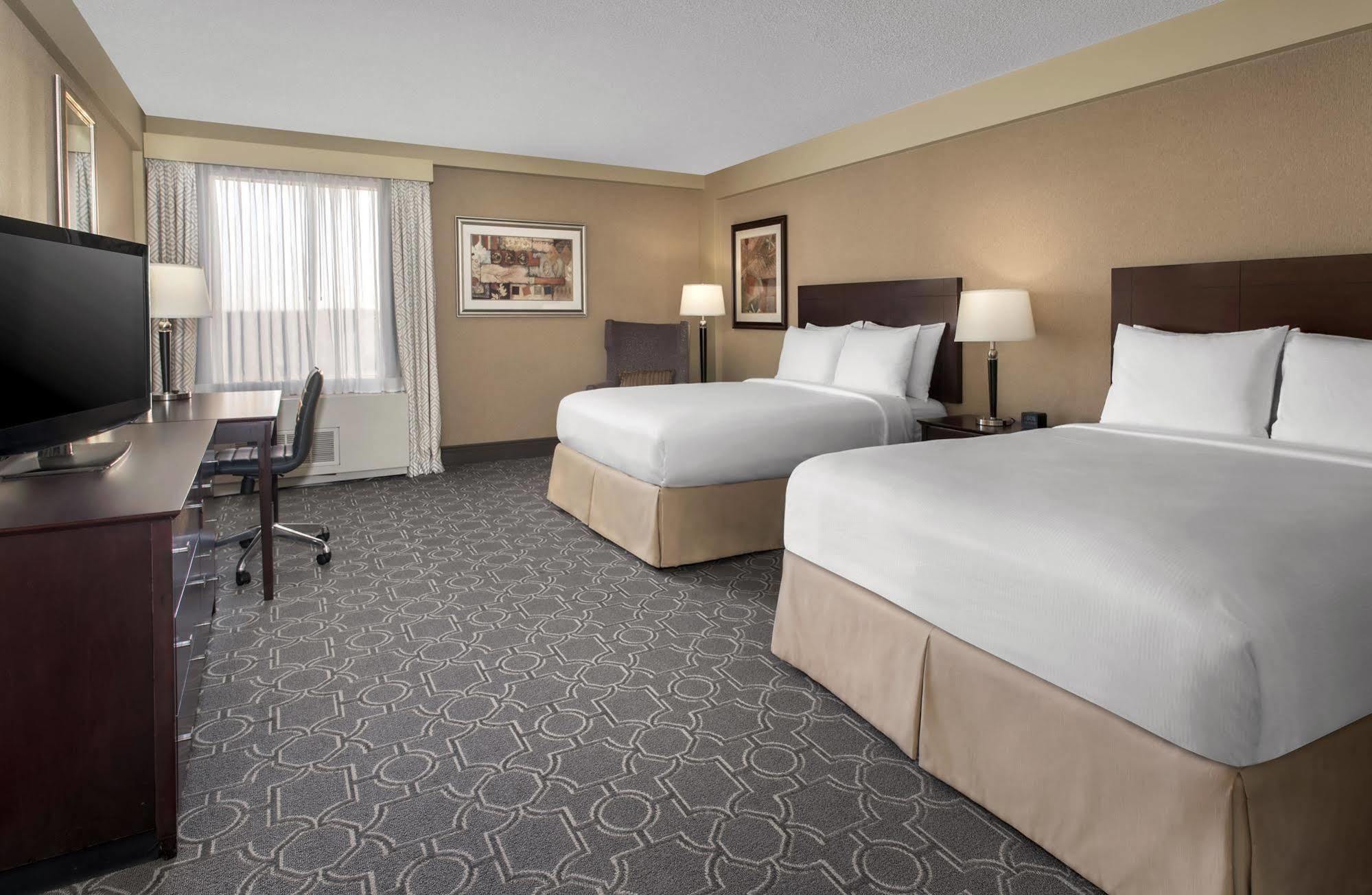 Hotel Doubletree By Hilton Pittsburgh Airport à Moon Township Extérieur photo